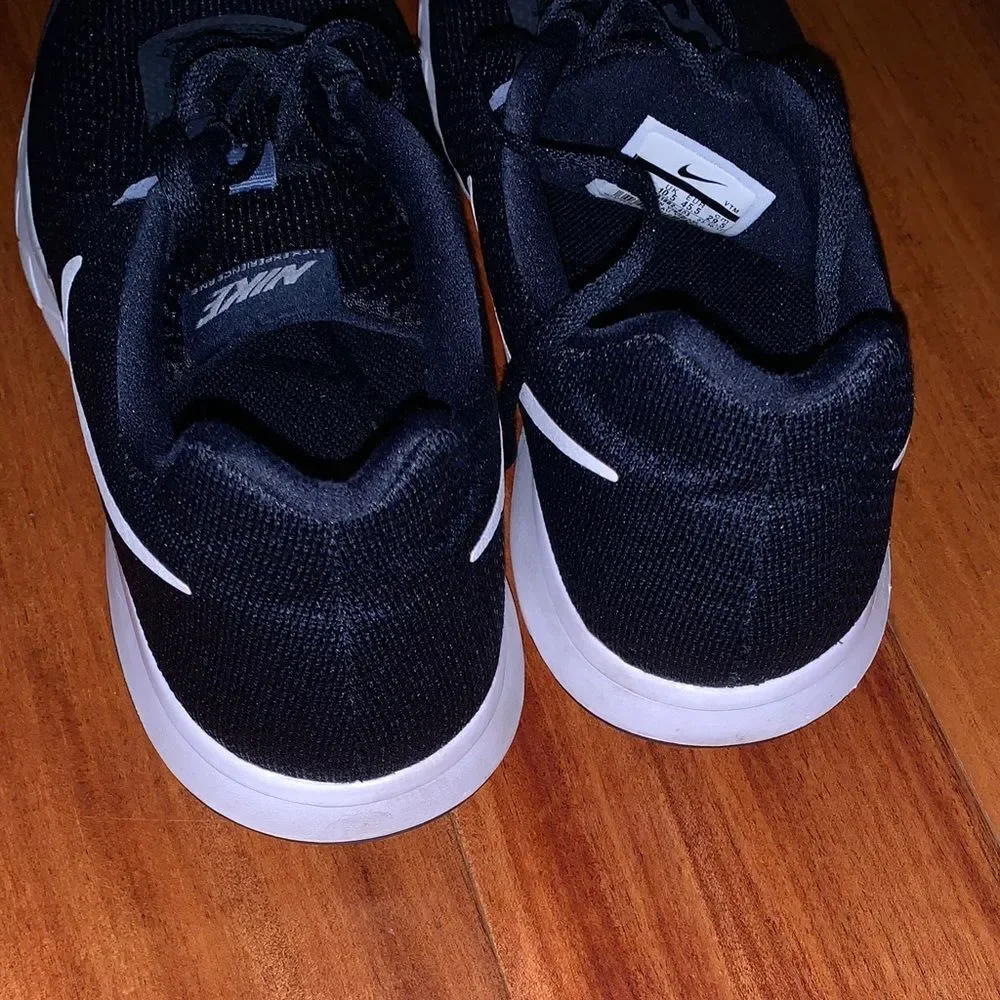 Nike navy men’s Mesh Sneakers with White Swoosh size 11.5